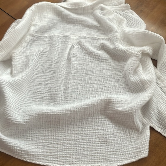 Avenu. 100% cotton button up size medium color white - Picture 6 of 6